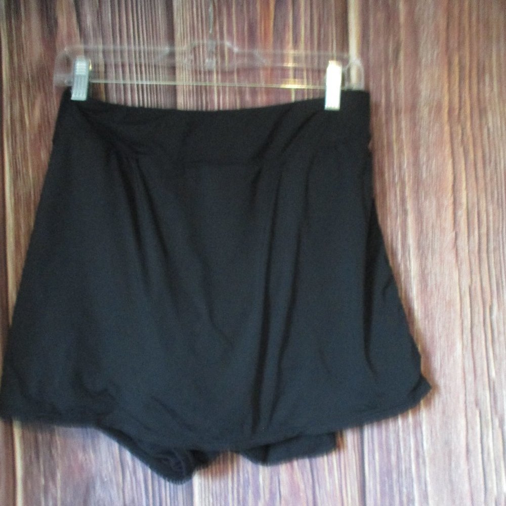 Beach House size 22 W black swim SKORT with side pocket - shorts underneath vguc